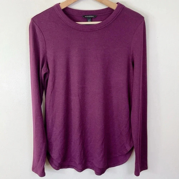 Banana Republic Curved Hem  Luxepun Tshirt - Picture 3 of 14